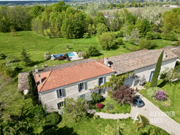 Lot-et-Garonne – Monségur – Magnificent mansion with