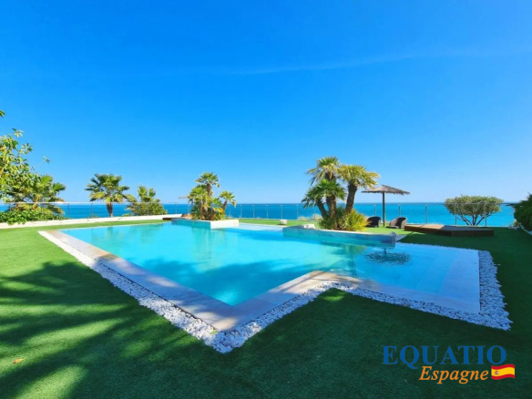 Spain – El Campello – Villa 1st line of the sea