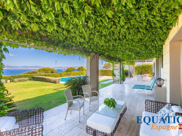 SPAIN – MALLORCA – Villa 1st Sea Line