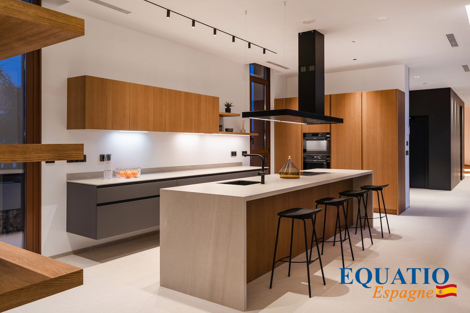 1687358843_VM1903_13_original