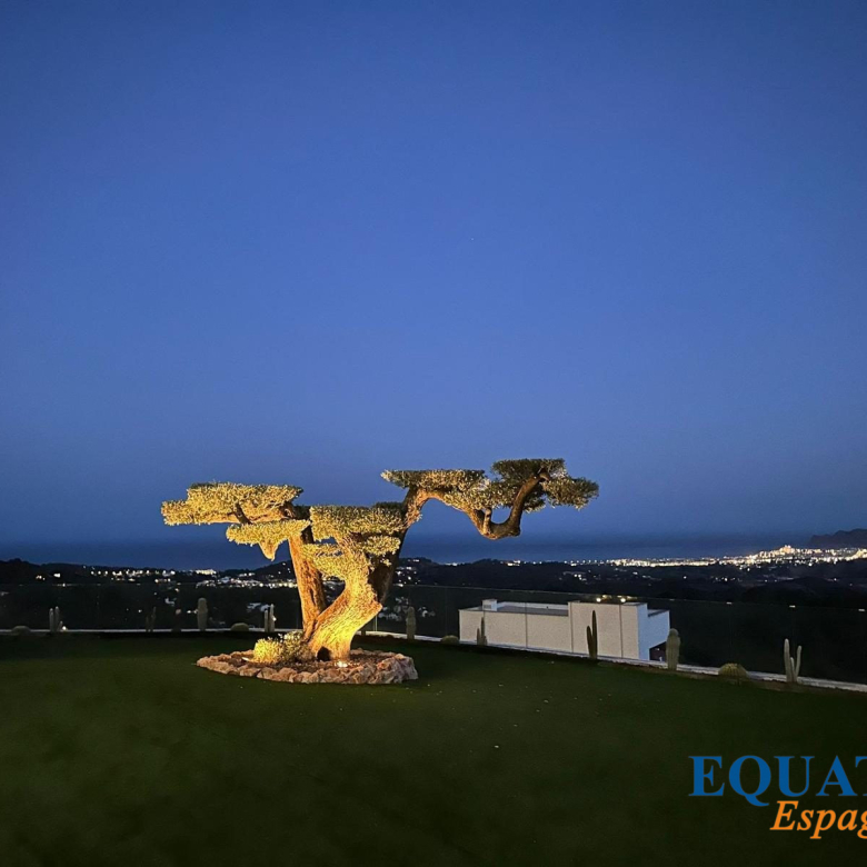 EXCLUSIVITÉ  Grande propriété avec piscine et vue dégagé