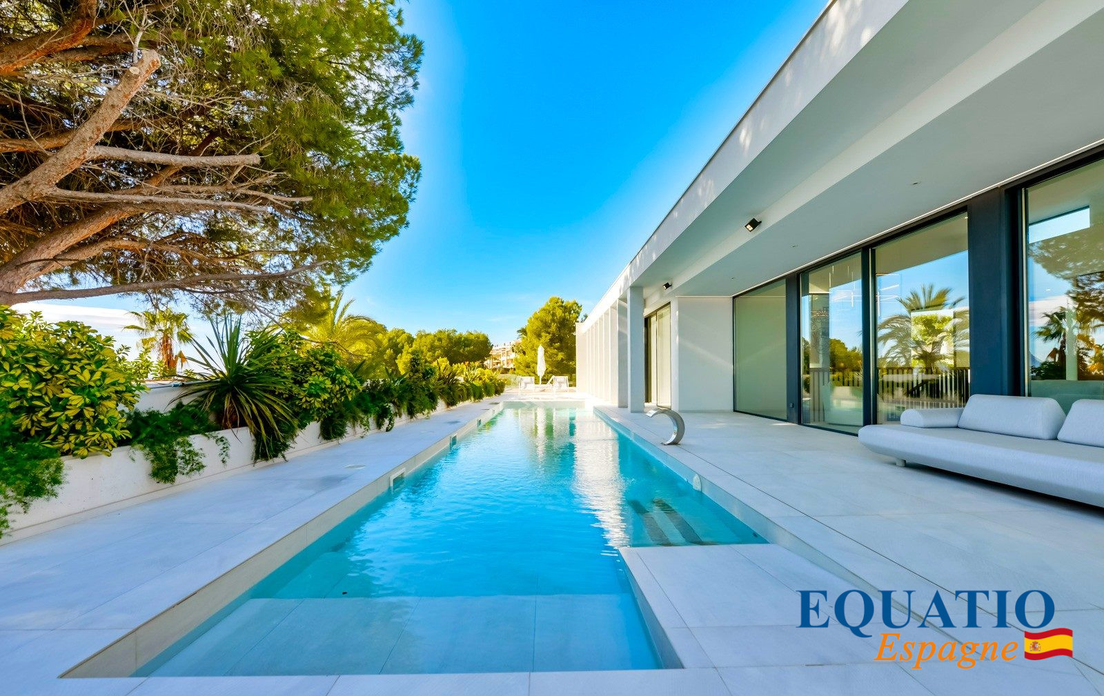 Villa contemporaine à Altea Villa contemporaine avec piscine à Altea, Espagne, en bord de mer.