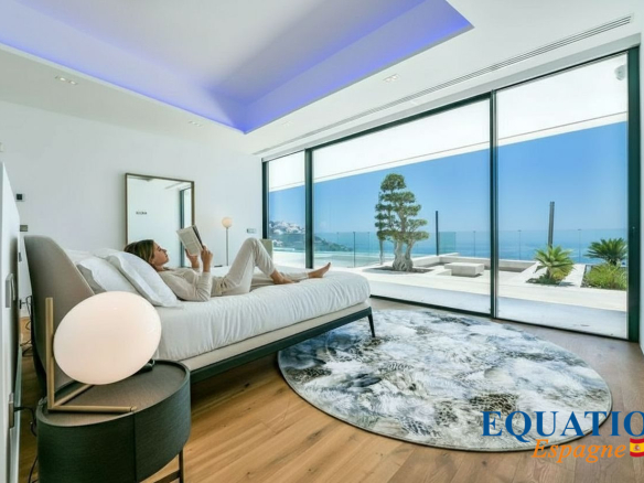 Chambre moderne avec vue sur la mer à Altea, Espagne.