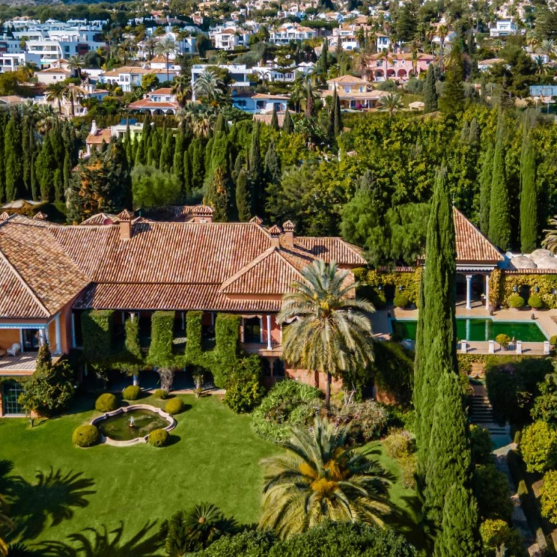 EN PREMIÈRE LIGNE À MARBELLA CLUB RESORT, BENAHAVIS