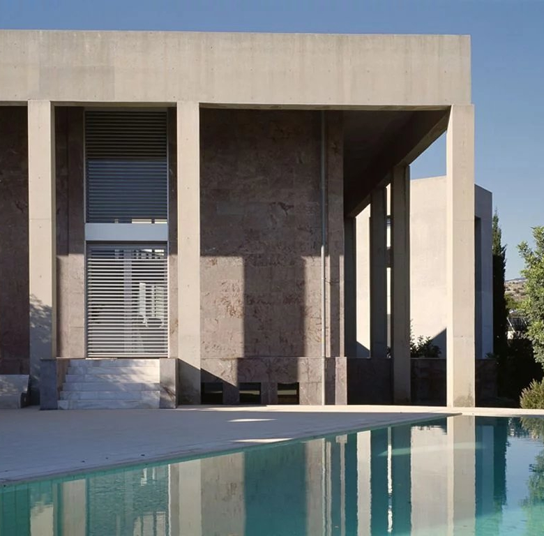 Propriété aux portes de Rennes Maison 250 m2 + dépendances sur un terrain d’environ 3000 m2 (Cesson-Sévigné).