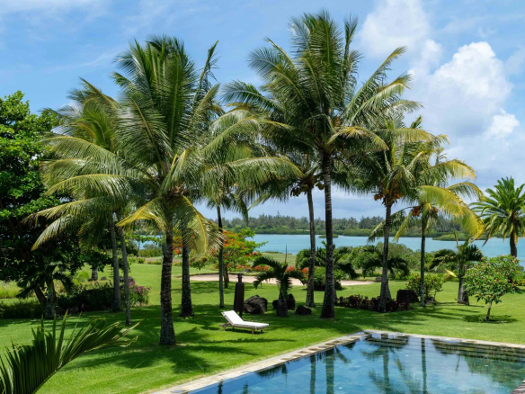 MAGNIFIQUE PROPRIÉTÉ  VUE PANORAMIQUE SUR LE LAGON ET GOLF