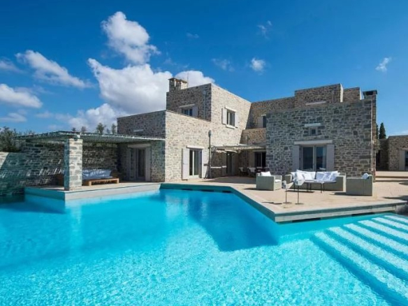 Magnifique villa pieds dans l’eau située à Paros