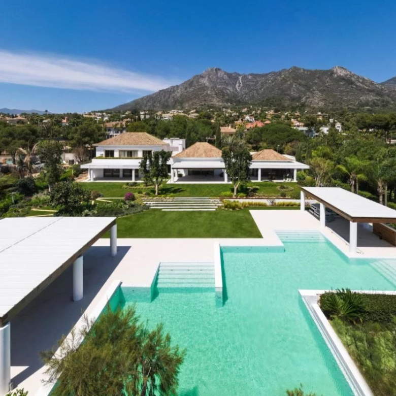 EN PREMIÈRE LIGNE À MARBELLA CLUB RESORT, BENAHAVIS