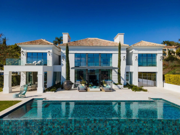 Très belle villa de luxe moderne située à Marbella