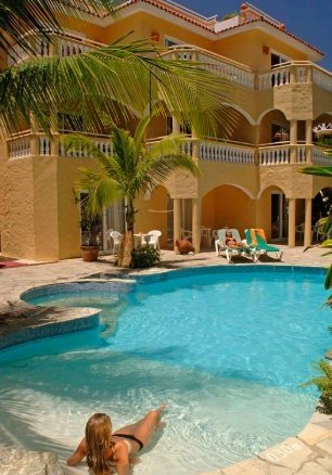 Beachfront Boutique Hotel and Windsurf Center, niché en plein cœur de Cabarete.