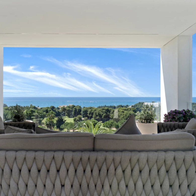 Splendide villa perchée dans un domaine de luxe située à Surin