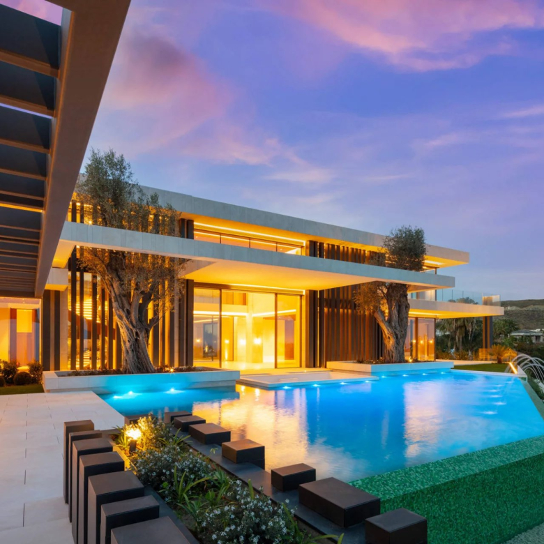 EXTRAORDINARY LARGE LUXURY VILLA Nagüeles, Marbella's Golden Mile