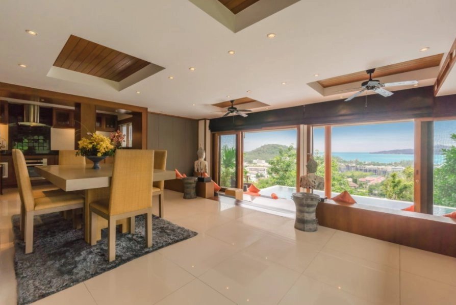 Splendid secluded villa by the water