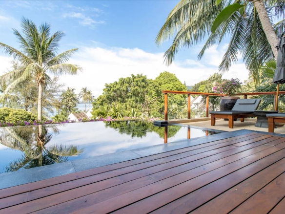 Splendid luxury apartment with sea view