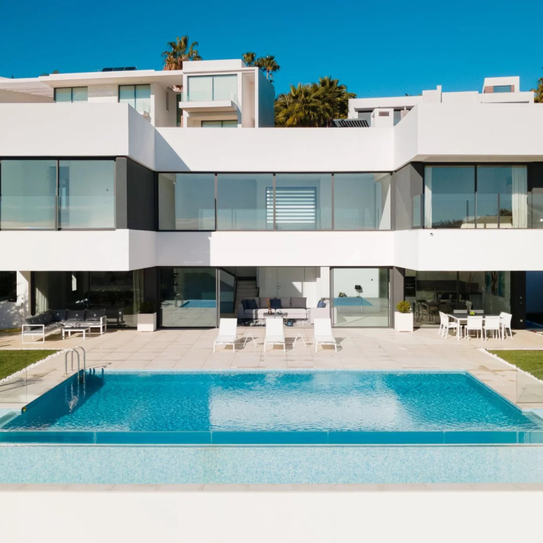 Belle villa moderne située dans un environnement calme à Marbella