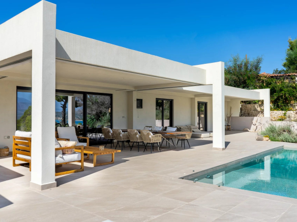 Très belle villa qui incarne l’élégance moderne et le luxe serein.