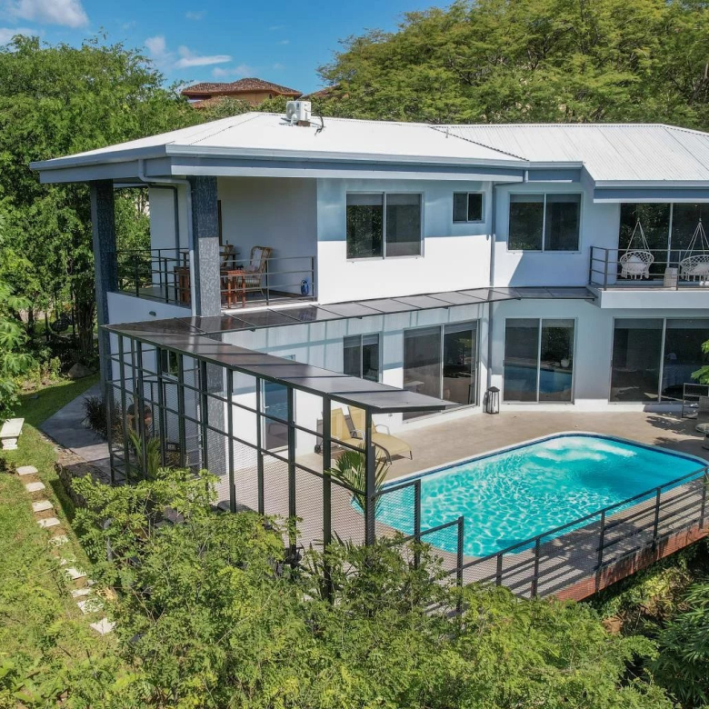 Très belle villa moderne située dans un bel emplacement à Sardinal