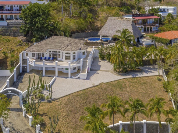 Grande villa avec une vue sur l’océan située à Ocotal