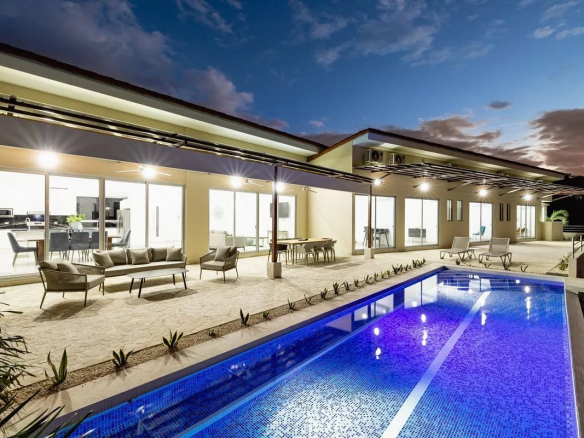 Belle villa moderne avec vue sur la mer située à Sardinal