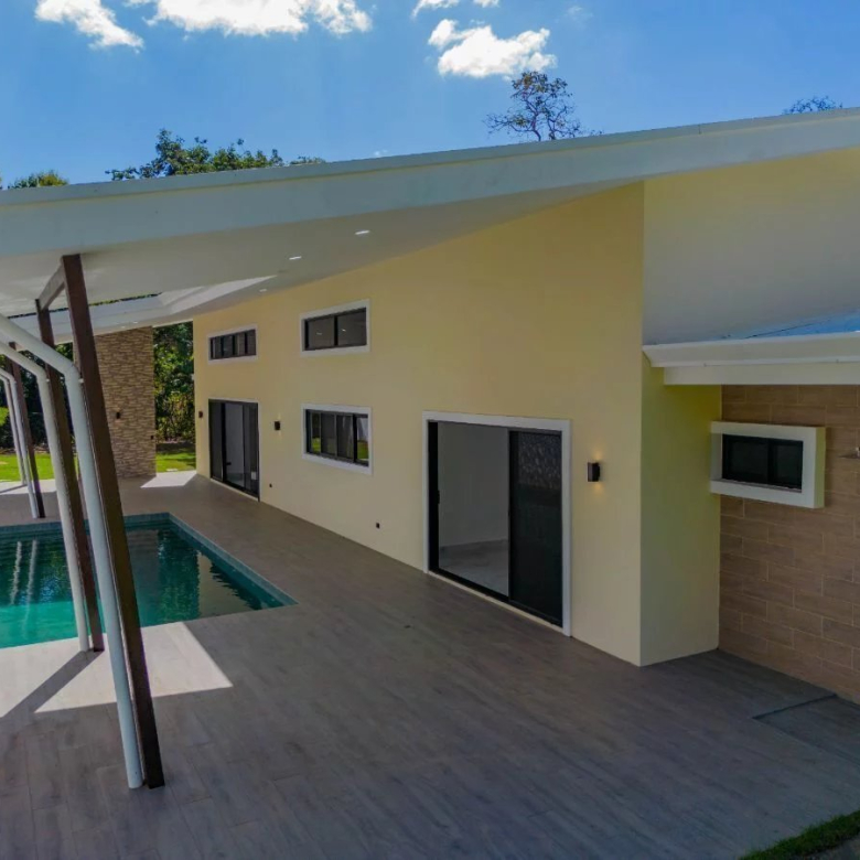 Très belle maison moderne avec une vue sur l’océan