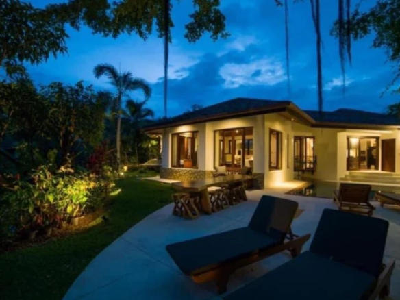 Élégante Villa avec Vue sur le Lac