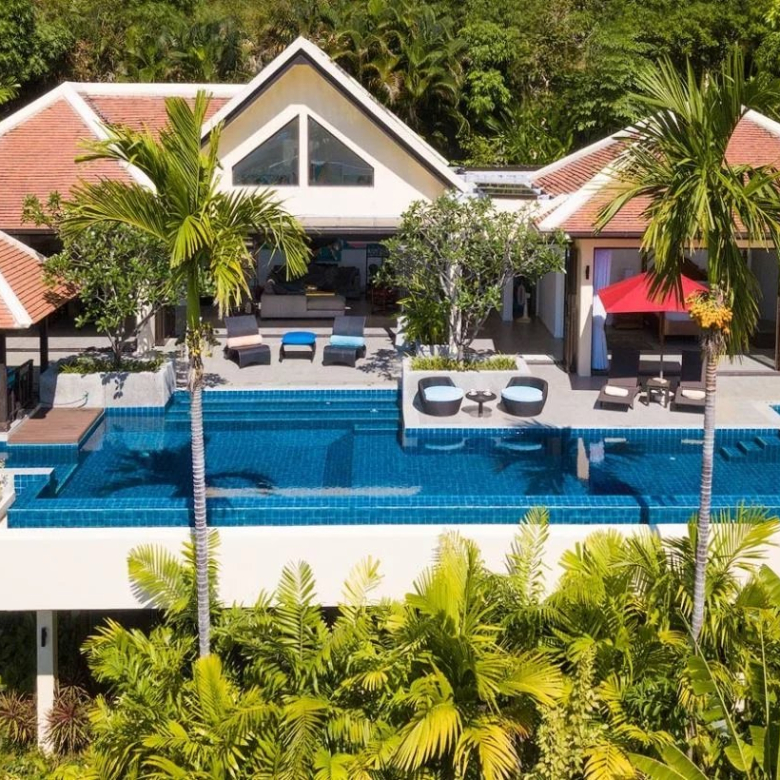 Propriété De Luxe Située Dans L’environnement Tropical Luxuriant Des Cocotiers