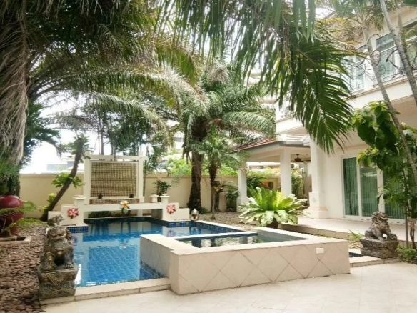 Splendide villa en front de mer située à Pattaya