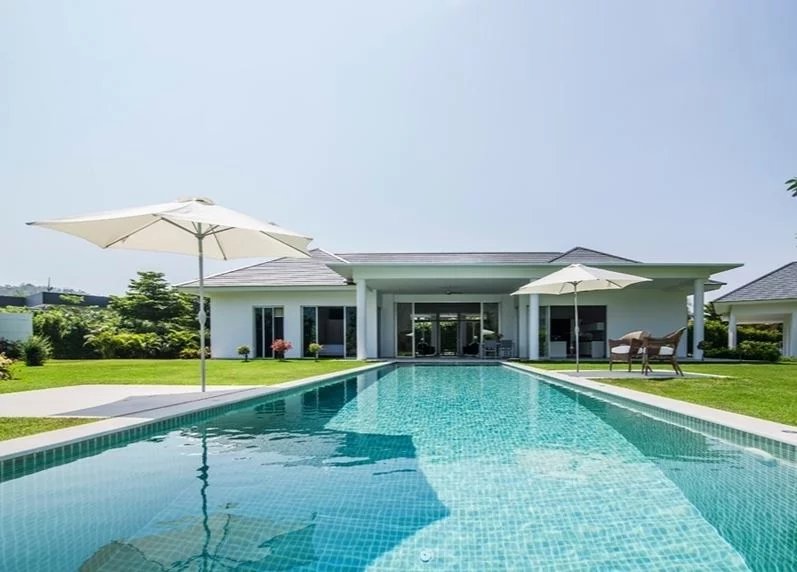 Splendid beachfront villa located in Pattaya
