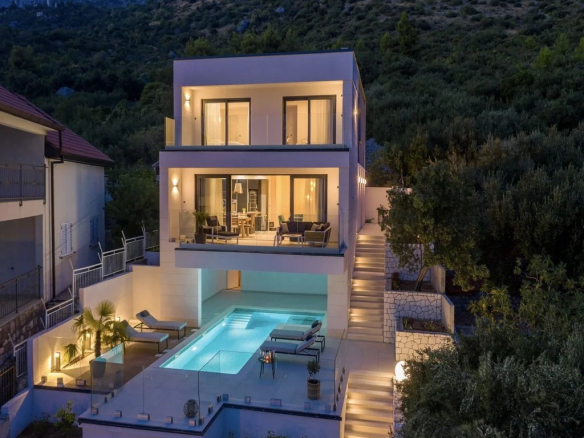 Superbe Villa en bord de mer située à Makarska