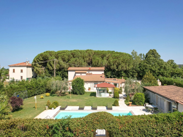 Splendide propriété pleine de charme située à Cecina