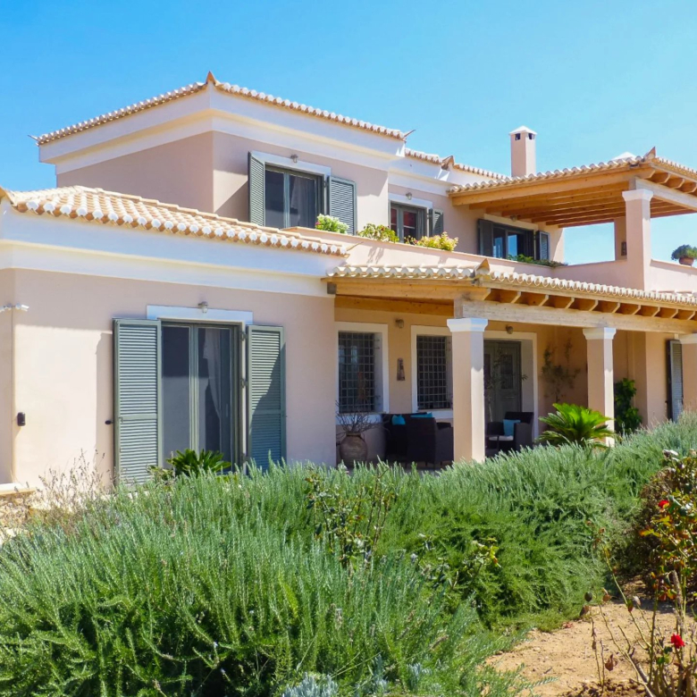 Très belle villa située en bord de plage proche de Phuket