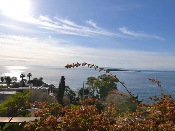Très beau penthouse avec une belle vue mer situé à Voula