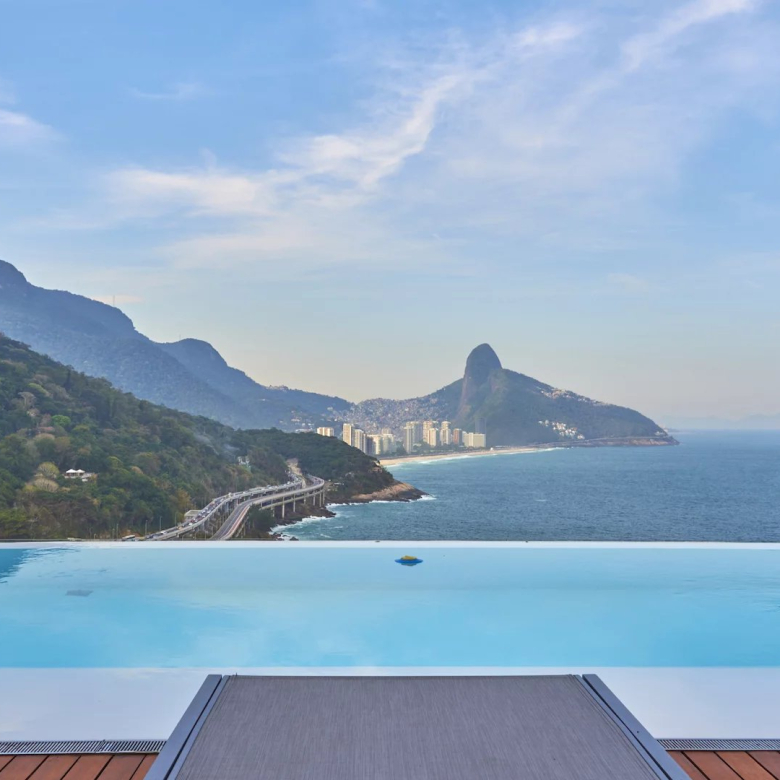 Très beau penthouse avec une belle vue mer situé à Voula