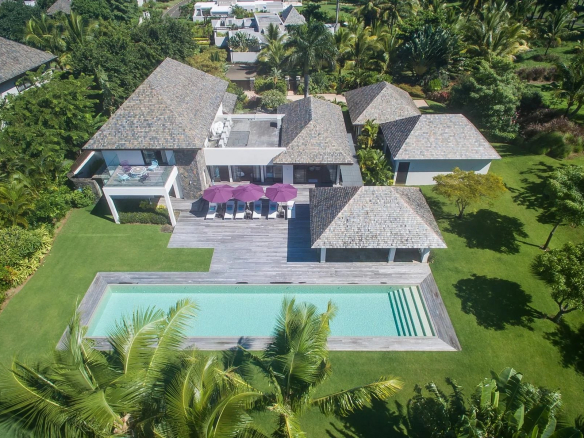 Somptueuse Propriété   Edgewater Drive – Anahita