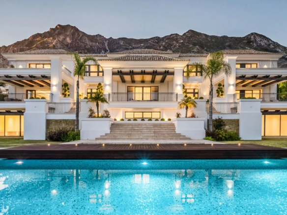 NEW MODERN AND ELEGANT MEDITERRANEAN VILLA, SIERRA BLANCA, MARBELLA