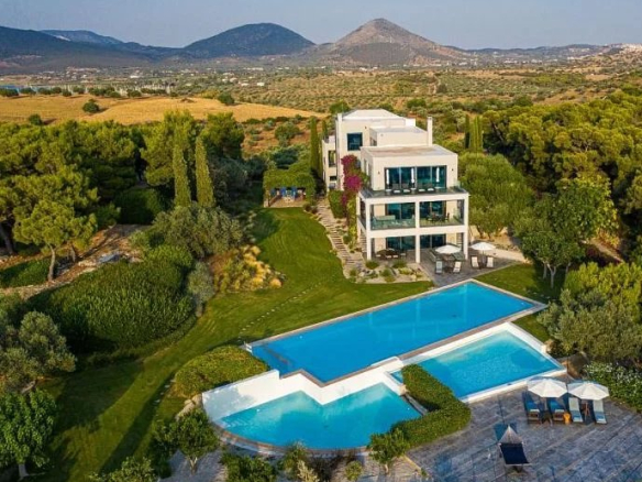 Belle propriete située à Porto heli