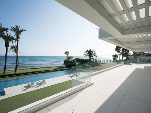 Luxurious property with sea view in Marbella