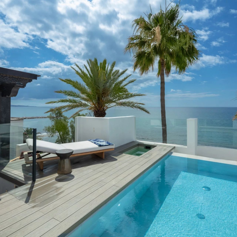 Splendide villa de luxe moderne avec une vue imprenable située à Marbella