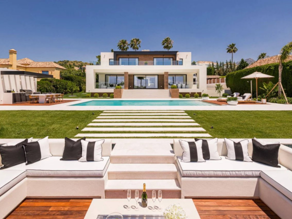 Splendide villa située dans la vallée du golf de Nueva Andalucia