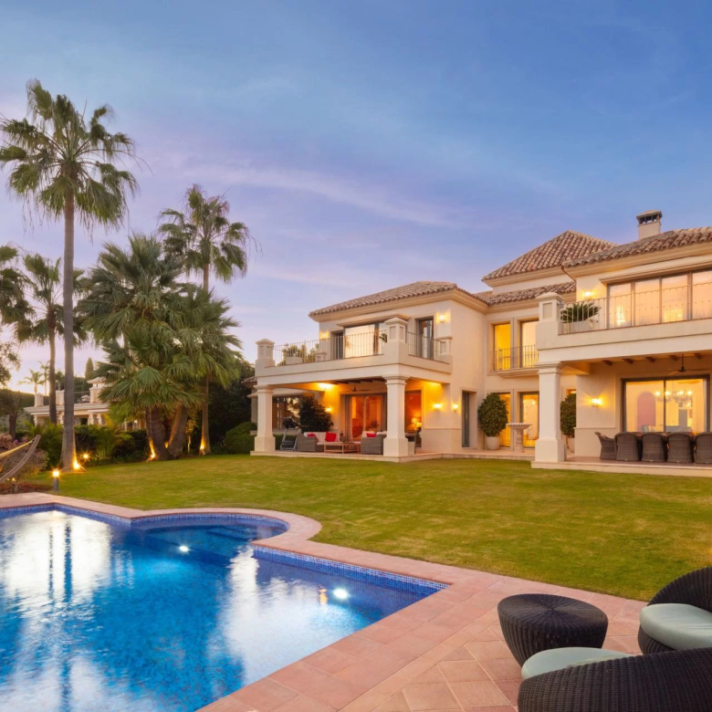 Splendide Villa située dans la banlieue verdoyante de Nueva Andalucia