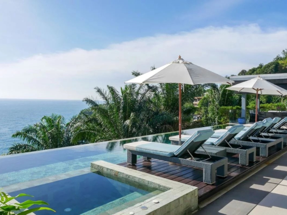 Très belle villa de luxe avec une vue époustouflante sur la mer