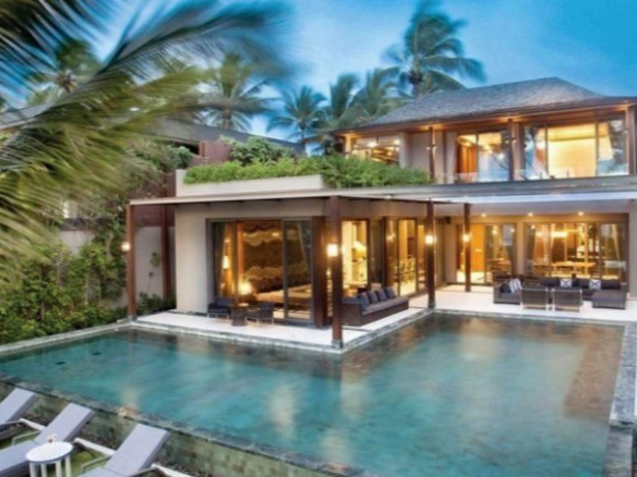 Splendid villa located by the sea