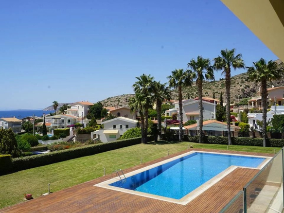 Très belle villa de luxe située à Lagonissa