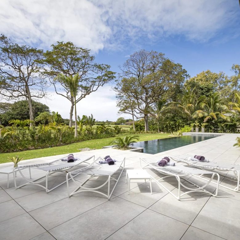 Villa moderne avec vue mer située à Kamala