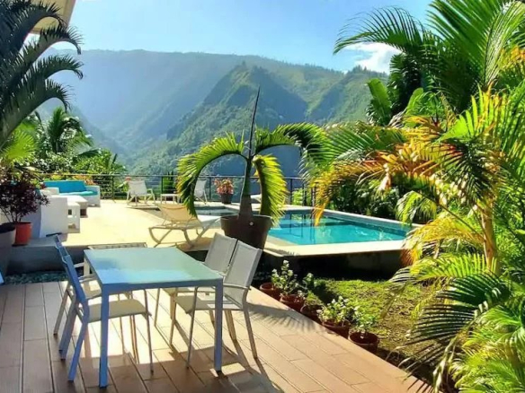 Très belle villa située dans la résidence “Les hauts de Matatia” à Taapuna.