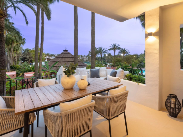 Très bel appartement entièrement rénové situé à Marbella