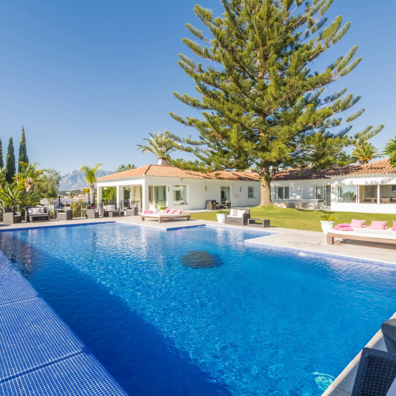 Splendide Villa de luxe située face à la mer