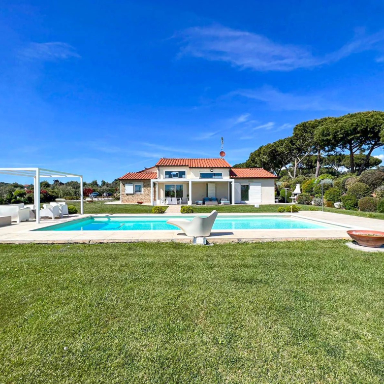 MAGNIFIQUE VILLA Vues spectaculaires sur la ville de Porto Cheli,