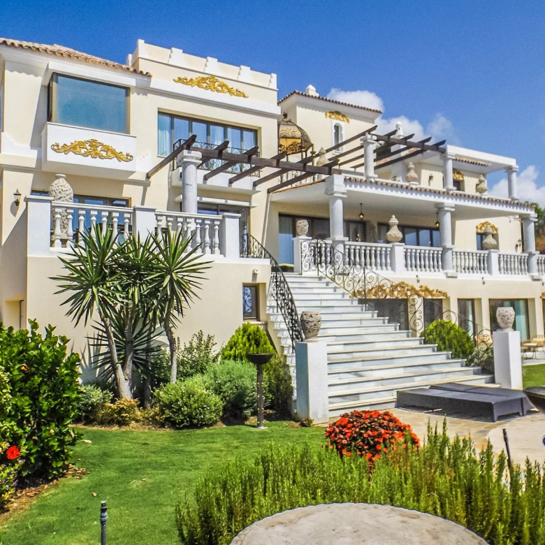 Exceptional farmhouse, 300 m², on a secluded 1-hectare estate in Saint-Raphaël