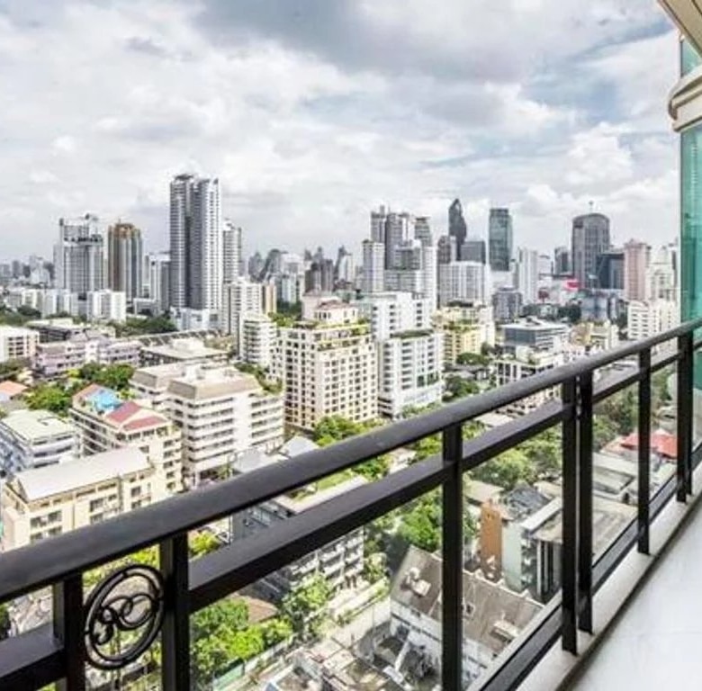 Luxury real estate photo | Charming Properties